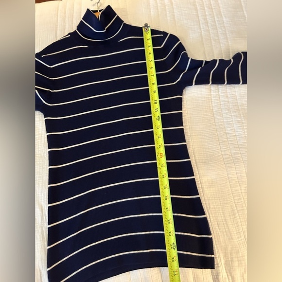 Guideboat Co. NYC  100% Merino Wool Knit Lightweight Turtleneck. Size Medium. - Picture 6 of 9